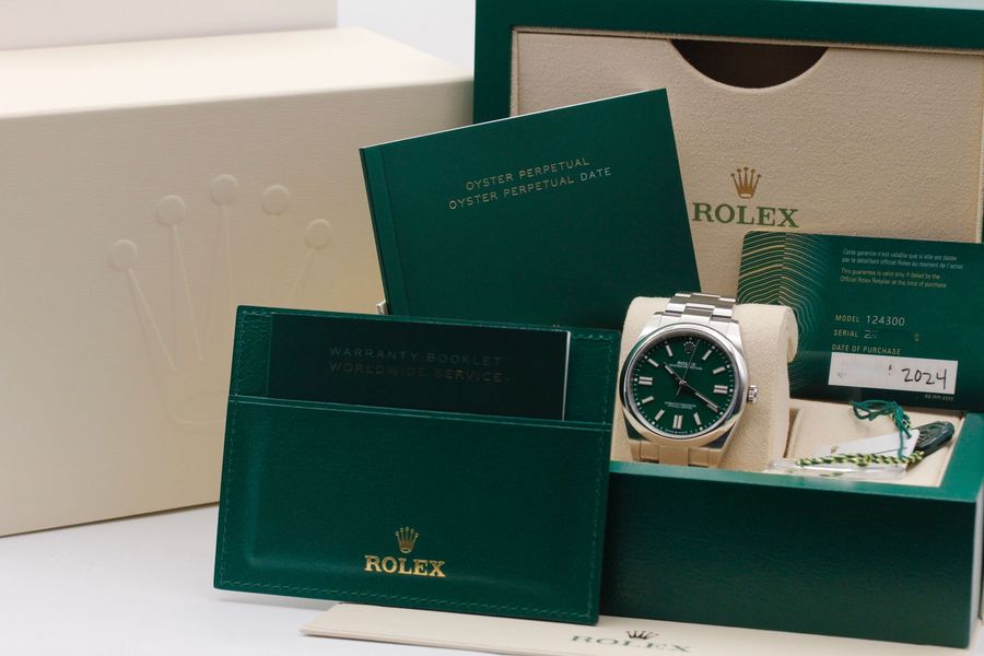 Rolex Oyster Perpetual 124300